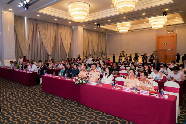 Lãnh đạo Thế Giới Bảo Hiểm Online đồng hành cùng "Một Chút Yêu Thương 3" 3 Lãnh đạo CSGT các tỉnh và Cơ quan ban ngành tham dự sự kiện